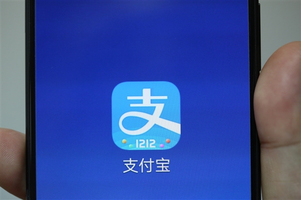 银行APP到底有多惨？全行业月活不及支付宝零头